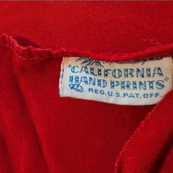 Vintage 50s California hand print red pine‎ cone print tablecloth MCM - Picture 2 of 9